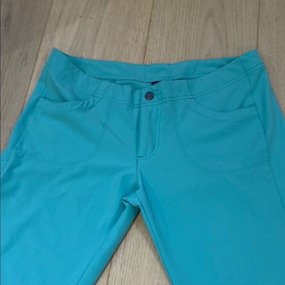 Patagonia women’s stretch capri pants with pockets, low rise, size 6